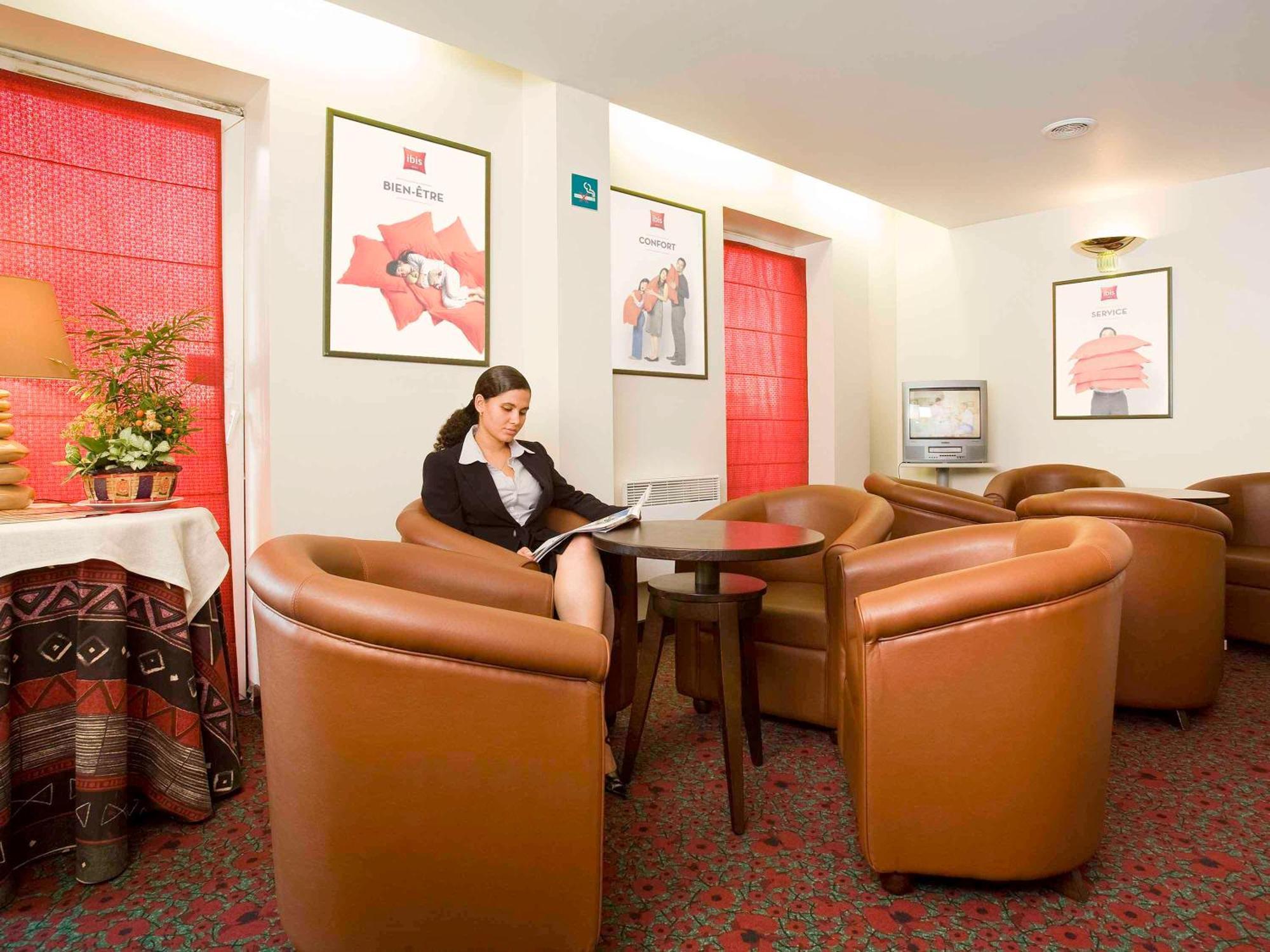 ไอบิส ปารีส เลอ บูร์เฌต์ Hotel ลา คูร์เนิฟ ภายนอก รูปภาพ