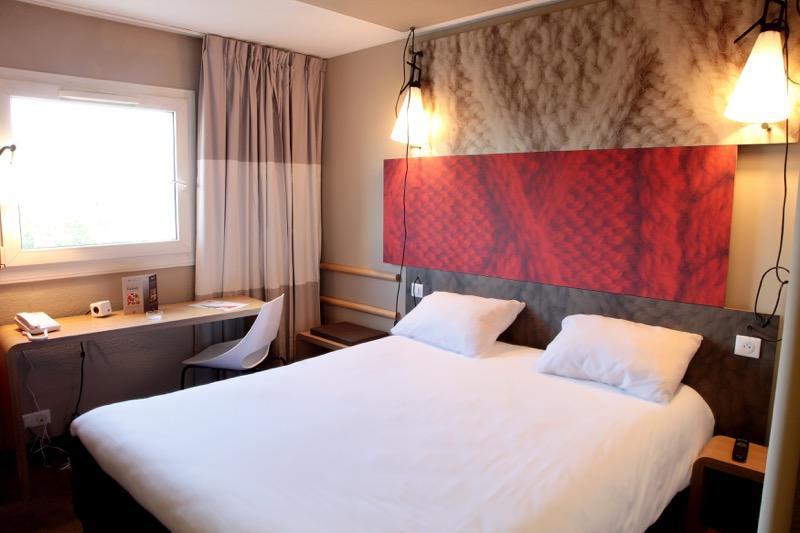 ไอบิส ปารีส เลอ บูร์เฌต์ Hotel ลา คูร์เนิฟ ภายนอก รูปภาพ