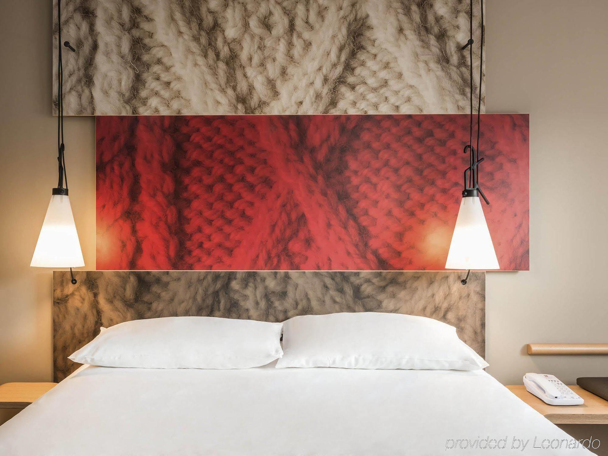 ไอบิส ปารีส เลอ บูร์เฌต์ Hotel ลา คูร์เนิฟ ภายนอก รูปภาพ